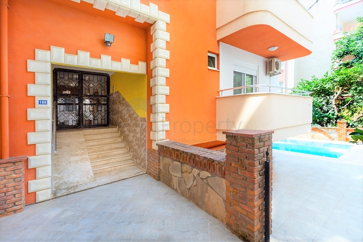 شقة تصميم غرفتين وصالة - مؤثثة - ضمن مجمع سكني في مهموتلار / الانيا 