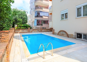 شقة تصميم غرفتين وصالة - مؤثثة - ضمن مجمع سكني في مهموتلار / الانيا 