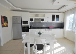 اطلالة بحر مباشرة - غرفتين وصالة ضمن مجمع سكني في كاستل / الانيا 