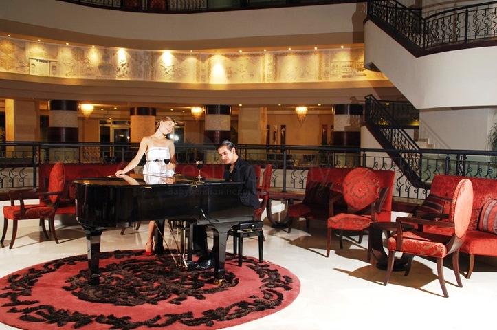 شقة غرفتين وصالة ضمن مجمع نطام فندقي في الانيا 