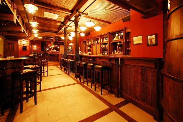 شقة غرفتين وصالة ضمن مجمع نطام فندقي في الانيا 