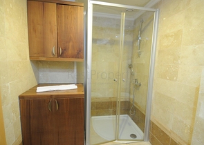 شقة غرفتين وصالة ضمن مجمع نطام فندقي في الانيا 