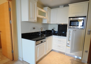 شقة غرفتين وصالة ضمن مجمع نطام فندقي في الانيا 