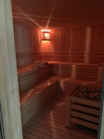 غرفة وصالة باطلالة بحرية في منطقة كاستل الراقية / الانيا 