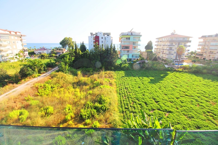 غرفة وصالة باطلالة بحرية في منطقة كاستل الراقية / الانيا 