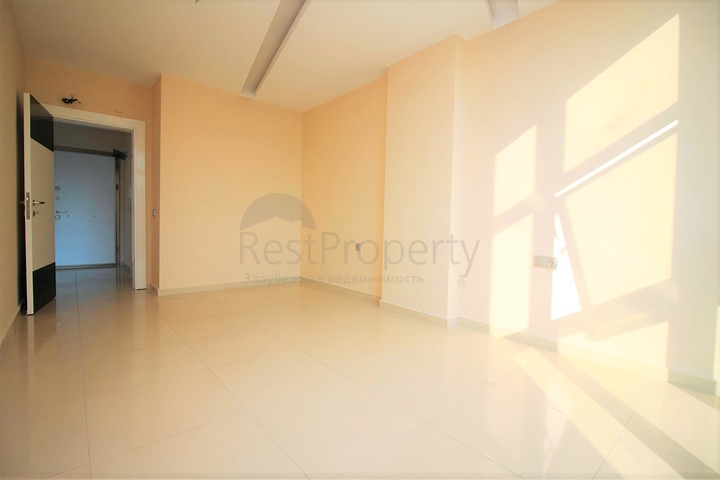 غرفة وصالة باطلالة بحرية في منطقة كاستل الراقية / الانيا 