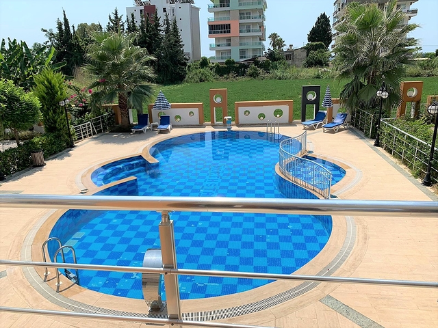 غرفة وصالة باطلالة بحرية في منطقة كاستل الراقية / الانيا 