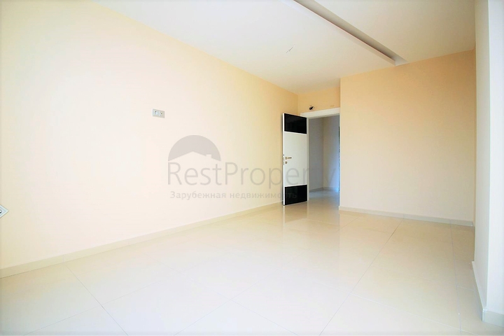 غرفة وصالة باطلالة بحرية في منطقة كاستل الراقية / الانيا 