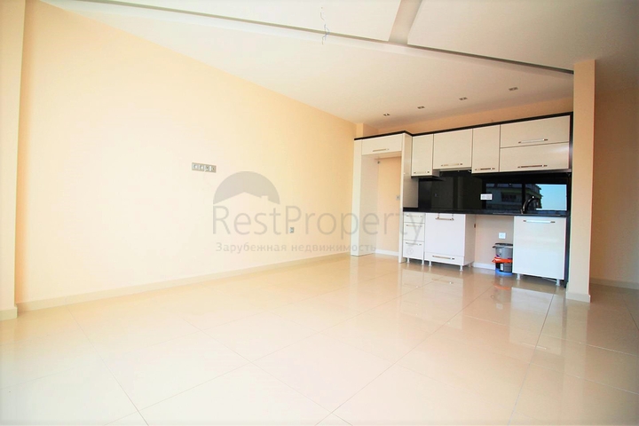 غرفة وصالة باطلالة بحرية في منطقة كاستل الراقية / الانيا 