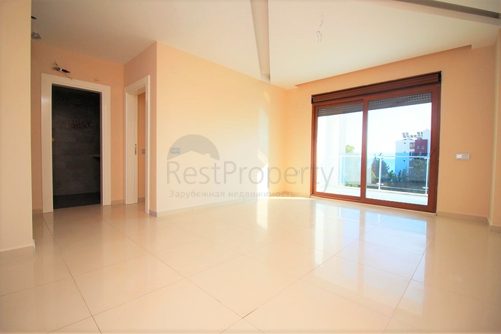 غرفة وصالة باطلالة بحرية في منطقة كاستل الراقية / الانيا 