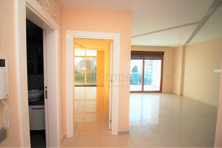 غرفة وصالة باطلالة بحرية في منطقة كاستل الراقية / الانيا 