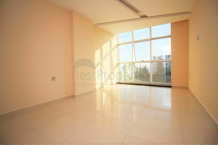 غرفة وصالة باطلالة بحرية في منطقة كاستل الراقية / الانيا 