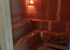 غرفة وصالة باطلالة بحرية في منطقة كاستل الراقية / الانيا 