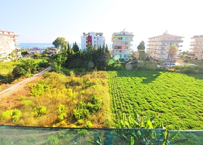 غرفة وصالة باطلالة بحرية في منطقة كاستل الراقية / الانيا 