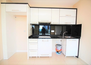 غرفة وصالة باطلالة بحرية في منطقة كاستل الراقية / الانيا 