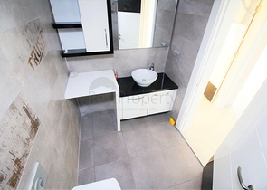 غرفة وصالة باطلالة بحرية في منطقة كاستل الراقية / الانيا 