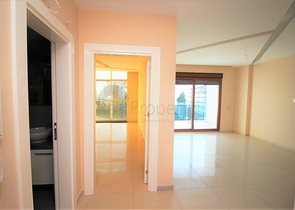 غرفة وصالة باطلالة بحرية في منطقة كاستل الراقية / الانيا 