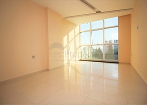 غرفة وصالة باطلالة بحرية في منطقة كاستل الراقية / الانيا 