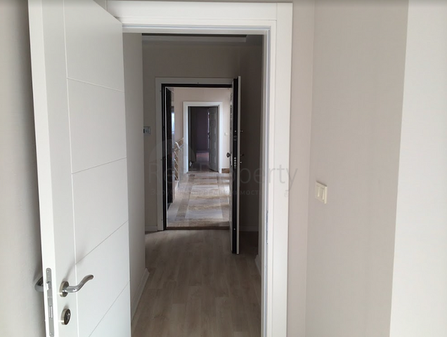 بناء كامل يصلح لان يكون شققاً فندقية من 15 غرفة في غورسو كونيالتي أنطاليا 200 م إلى البحر 