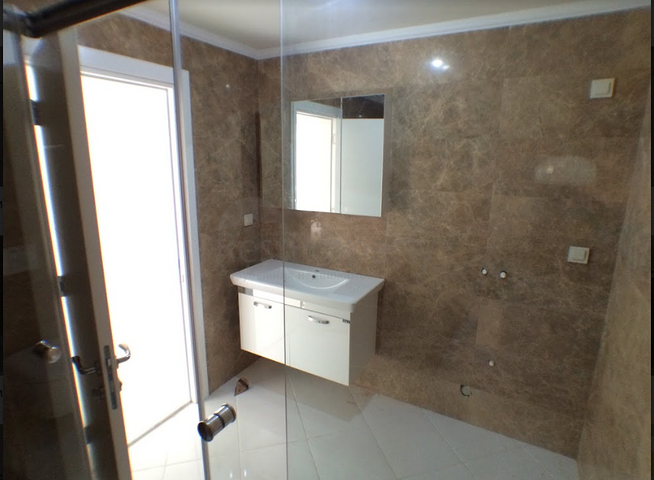 بناء كامل يصلح لان يكون شققاً فندقية من 15 غرفة في غورسو كونيالتي أنطاليا 200 م إلى البحر 