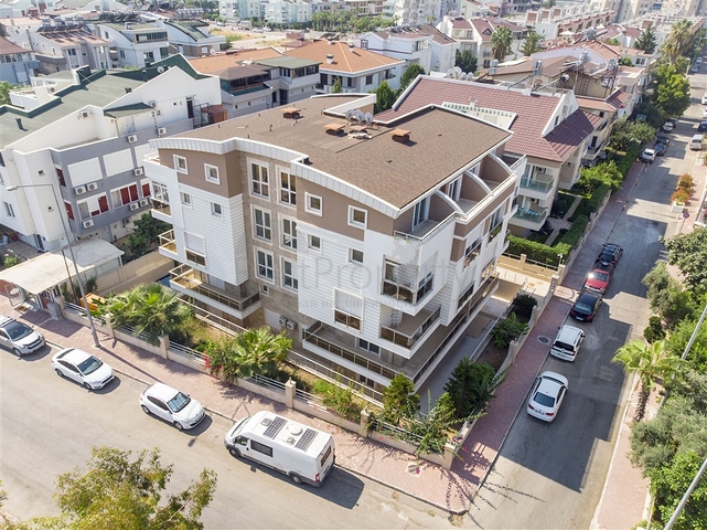 بناء كامل يصلح لان يكون شققاً فندقية من 15 غرفة في غورسو كونيالتي أنطاليا 200 م إلى البحر 