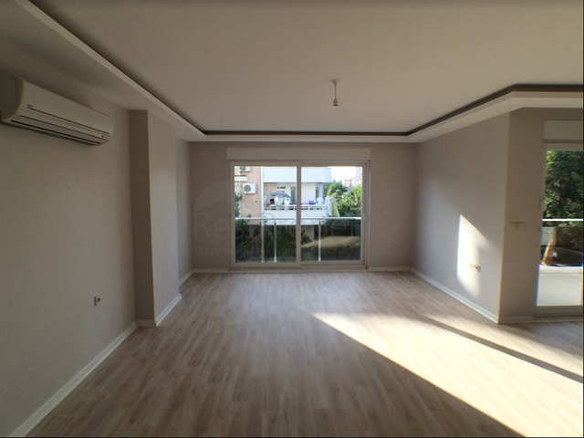 بناء كامل يصلح لان يكون شققاً فندقية من 15 غرفة في غورسو كونيالتي أنطاليا 200 م إلى البحر 