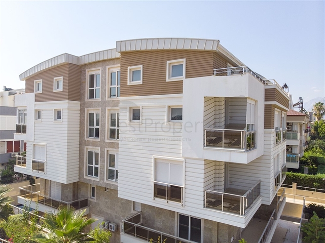 بناء كامل يصلح لان يكون شققاً فندقية من 15 غرفة في غورسو كونيالتي أنطاليا 200 م إلى البحر 