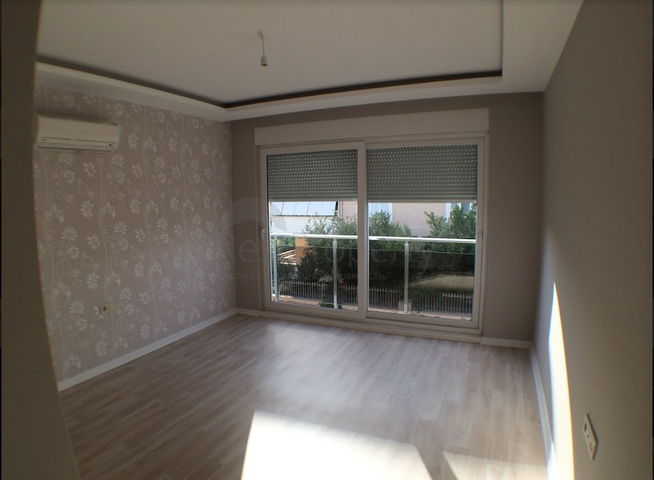 بناء كامل يصلح لان يكون شققاً فندقية من 15 غرفة في غورسو كونيالتي أنطاليا 200 م إلى البحر 