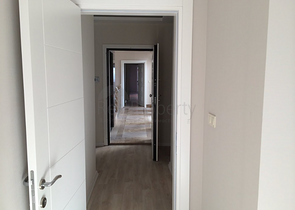 بناء كامل يصلح لان يكون شققاً فندقية من 15 غرفة في غورسو كونيالتي أنطاليا 200 م إلى البحر 