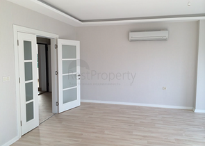 بناء كامل يصلح لان يكون شققاً فندقية من 15 غرفة في غورسو كونيالتي أنطاليا 200 م إلى البحر 