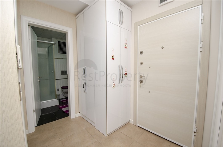 شقة 2 + 1 مع الأثاث 250 متر من البحر في أنطاليا  