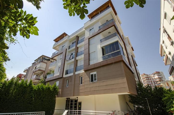 شقة 2 + 1 مع الأثاث 250 متر من البحر في أنطاليا  