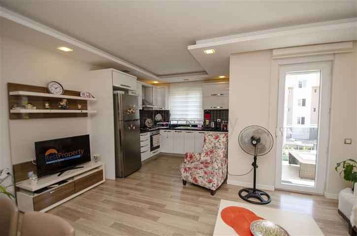 شقة 2 + 1 مع الأثاث 250 متر من البحر في أنطاليا  