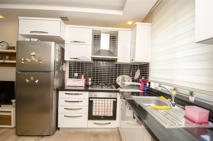 شقة 2 + 1 مع الأثاث 250 متر من البحر في أنطاليا  