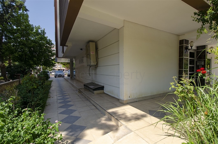 شقة 2 + 1 مع الأثاث 250 متر من البحر في أنطاليا  