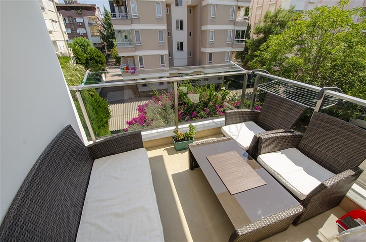 شقة 2 + 1 مع الأثاث 250 متر من البحر في أنطاليا  