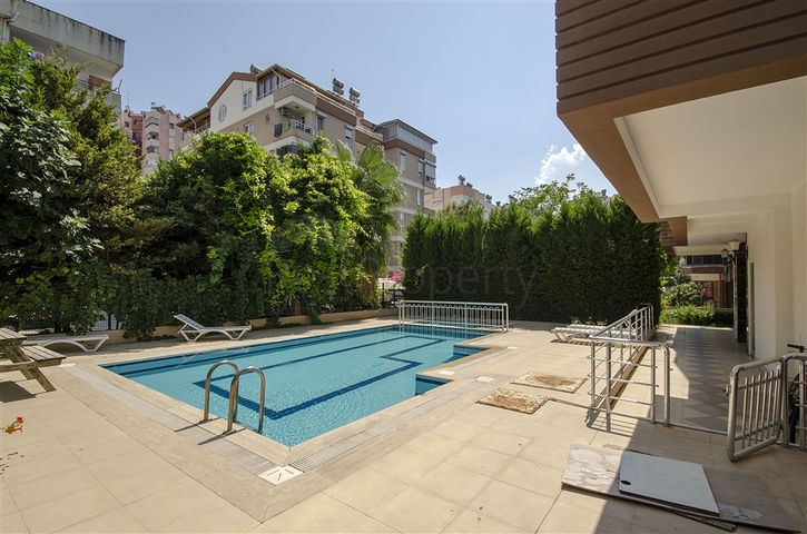 شقة 2 + 1 مع الأثاث 250 متر من البحر في أنطاليا  