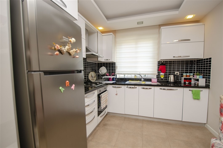 شقة 2 + 1 مع الأثاث 250 متر من البحر في أنطاليا  