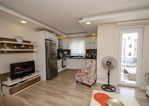 شقة 2 + 1 مع الأثاث 250 متر من البحر في أنطاليا  