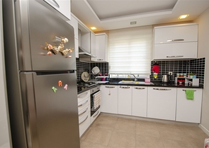 شقة 2 + 1 مع الأثاث 250 متر من البحر في أنطاليا  