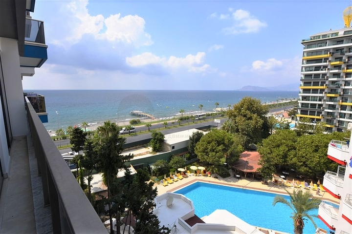 ضمن مجمع سكني خط اول على البحر - شقة غرفتين وصالة 