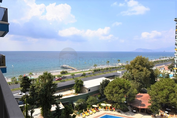 ضمن مجمع سكني خط اول على البحر - شقة غرفتين وصالة 