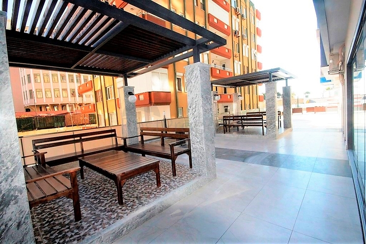 ضمن مجمع سكني خط اول على البحر - شقة غرفتين وصالة 