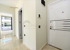 ضمن مجمع سكني خط اول على البحر - شقة غرفتين وصالة 