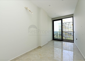 ضمن مجمع سكني خط اول على البحر - شقة غرفتين وصالة 