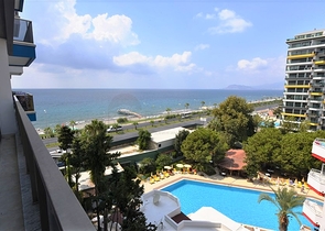 ضمن مجمع سكني خط اول على البحر - شقة غرفتين وصالة 