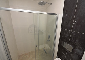 ضمن مجمع سكني خط اول على البحر - شقة غرفتين وصالة 