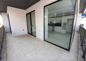 ضمن مجمع سكني خط اول على البحر - شقة غرفتين وصالة 