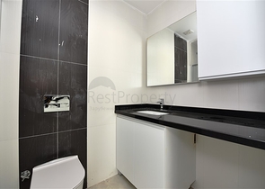 ضمن مجمع سكني خط اول على البحر - شقة غرفتين وصالة 