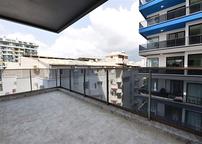 ضمن مجمع سكني خط اول على البحر - شقة غرفتين وصالة 